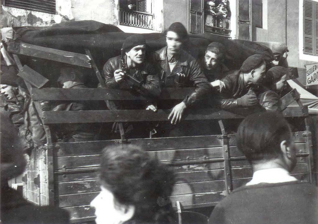 Le plus beau des  défilés du 11 novembre : 1943 à Oyonnax . 11-11-43-Image_024